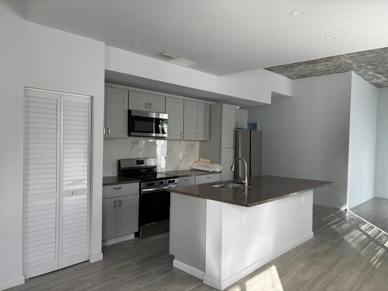 Building Photo - 1393 NW 31st St