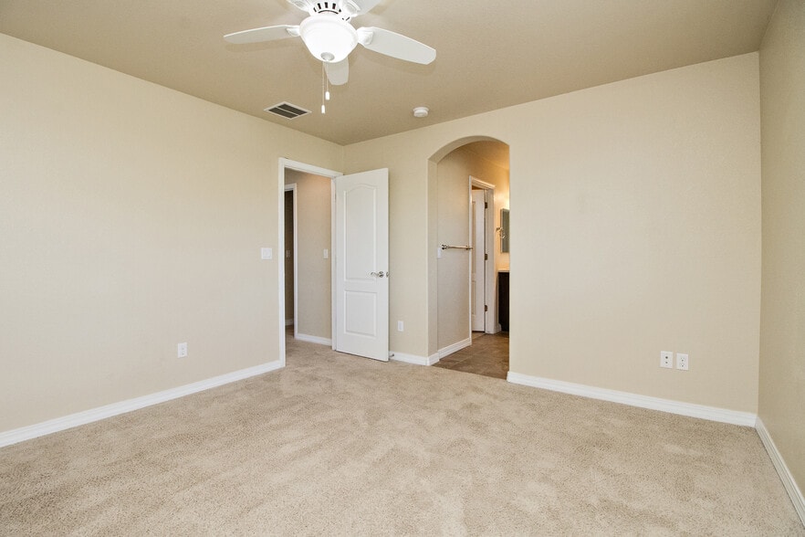Building Photo - 1728 Portland Gold Dr
