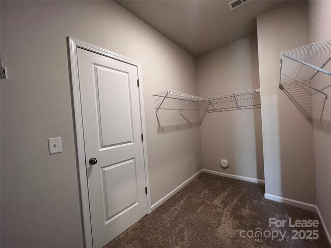 Building Photo - 108 Keats Aly