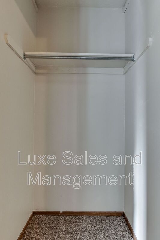 Building Photo - 6004 Paramount Dr