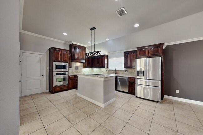 Building Photo - 601 Green Pointe Dr