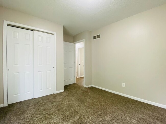 Building Photo - NEWLY REMODELED RANCH!! - 3 Bedroom, 1 Bath Home in Ankeny