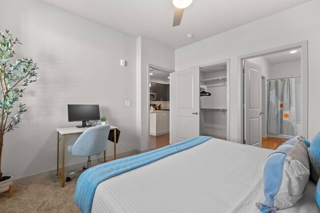 Building Photo - 711 W Broadway Rd