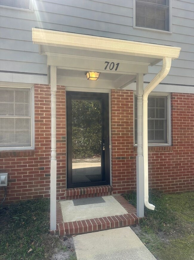 Building Photo - Pet Friendly 2 Bedroom 1.5 Bath Townhome Available Now for Move-in!