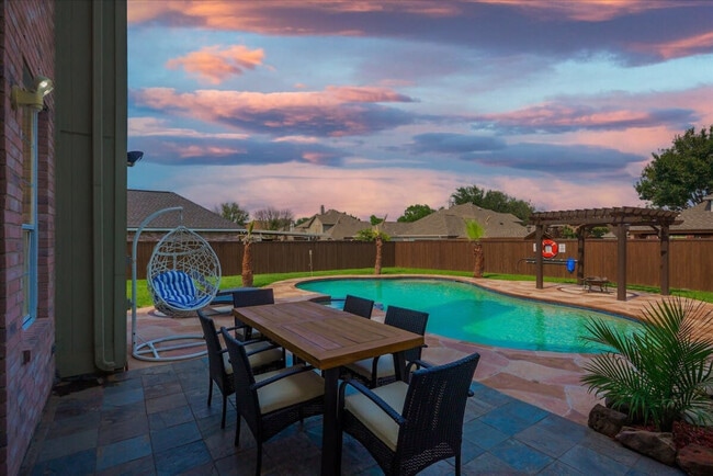 Building Photo - 7402 Brookhaven Dr