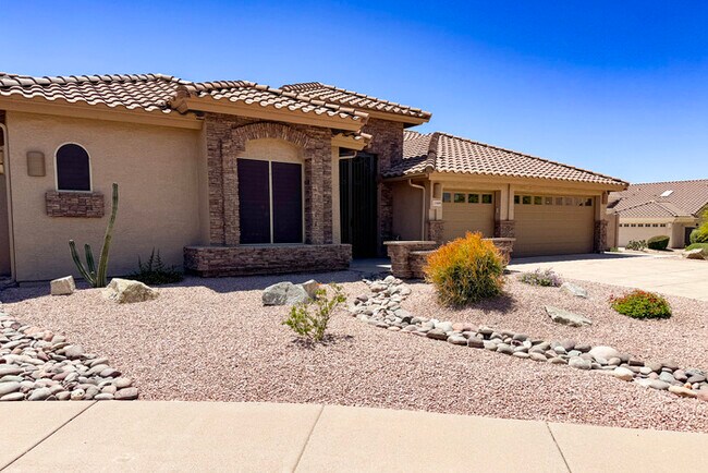 Building Photo - 3Bed/2.5 Ba House in Gated Community in No...