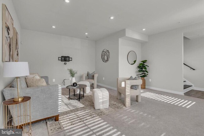 Building Photo - 14910 Townshend Ter Ave