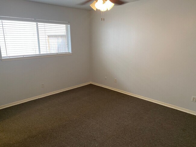 Building Photo - SPRING BRANCH CONDO