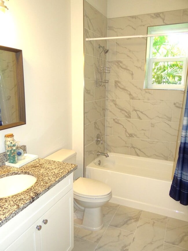 Building Photo - Furnished Townhome in Dunedin