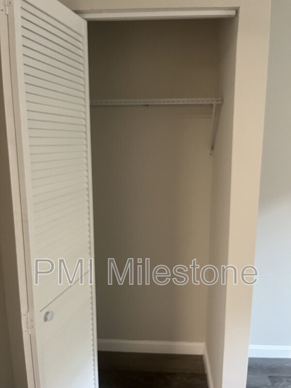 Building Photo - 9734 Dumbarton Dr