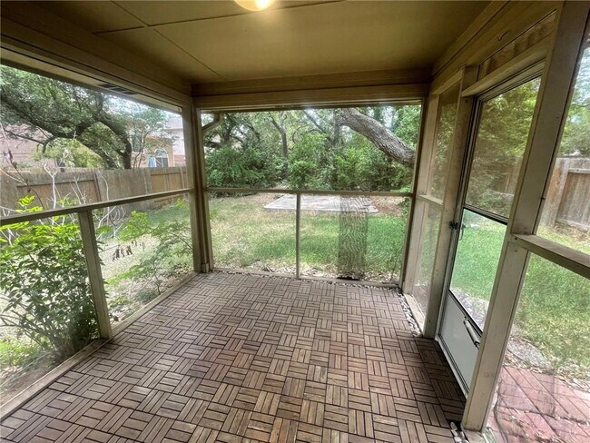 Building Photo - 613 Stallion Dr