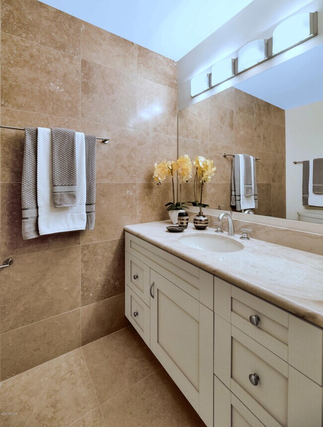 Building Photo - 7161 E Rancho Vista Dr