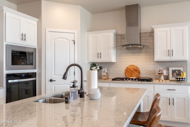 Building Photo - 828 Paseo Solar Dr