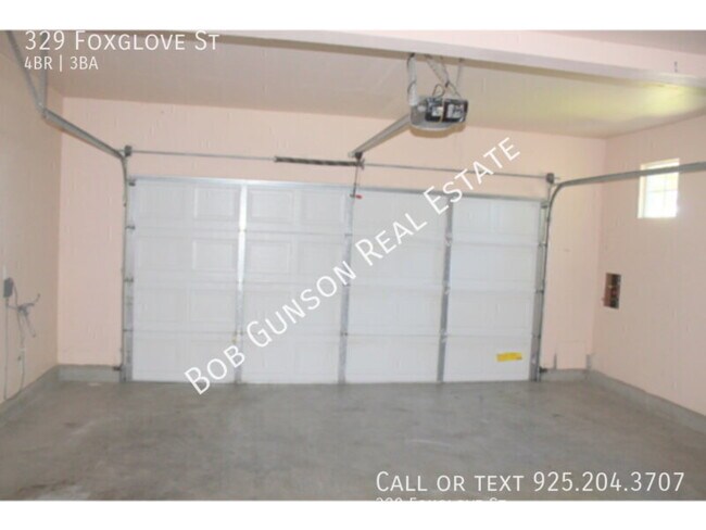 Building Photo - 329 Foxglove St