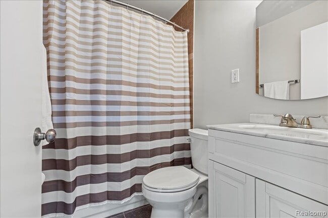 Building Photo - 1016 Amelia St