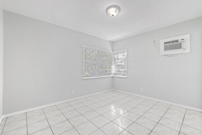 Building Photo - 1409 NW 7th Ave