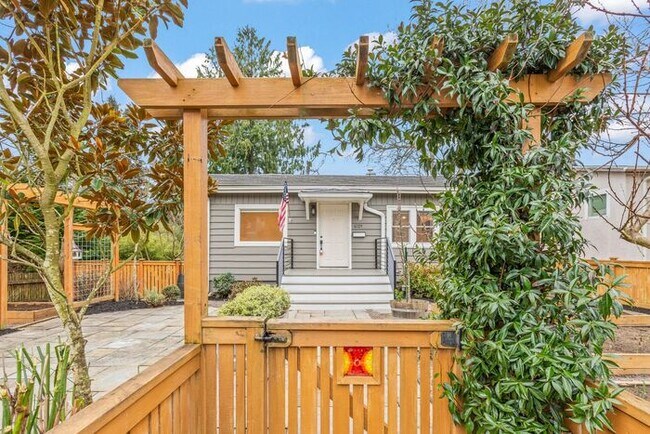 Building Photo - Charming Cottage in West Seattle's Highly ...