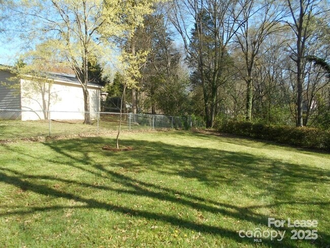 Building Photo - 1330 E Barden Rd