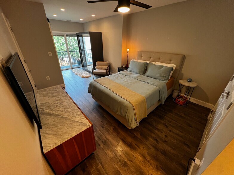Primary Bedroom - 435 Ridge St NW