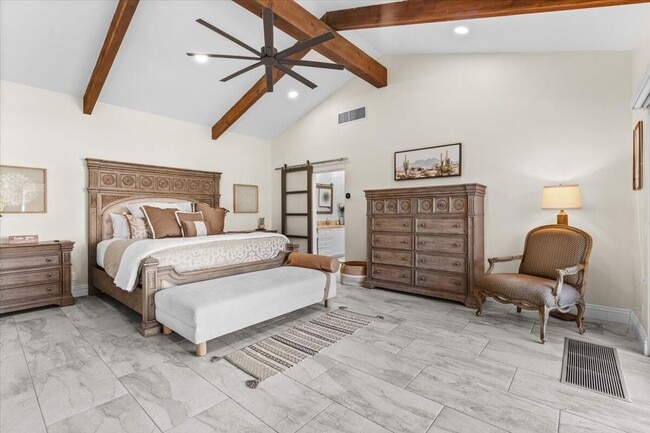 Building Photo - 48731 San Vicente St