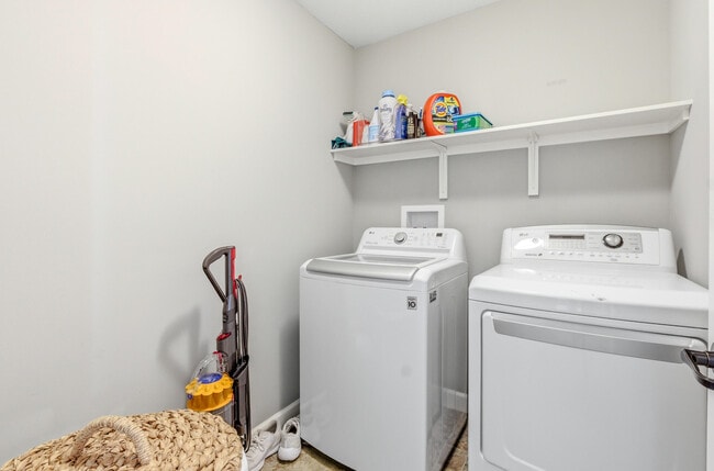 Building Photo - 7412 Oakley Dr