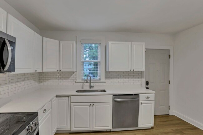 Building Photo - 1349 N 6th St