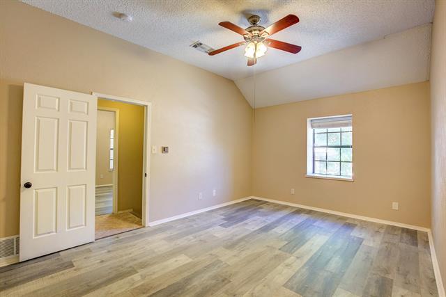 Building Photo - 300 Stoneledge Dr