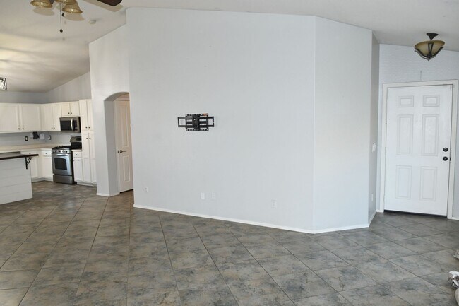 Building Photo - 13950 W Maui Ln
