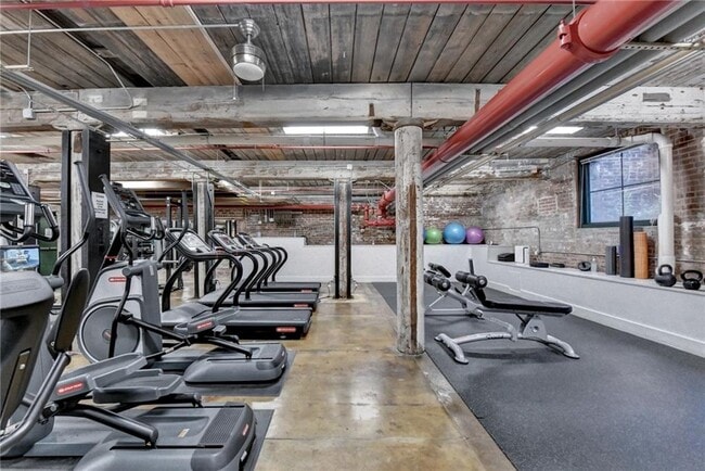 Building Photo - 170 Boulevard SE