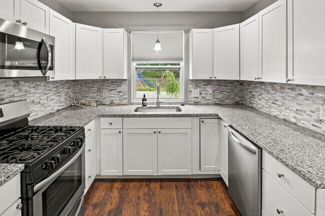 Building Photo - 237 3rd Ave