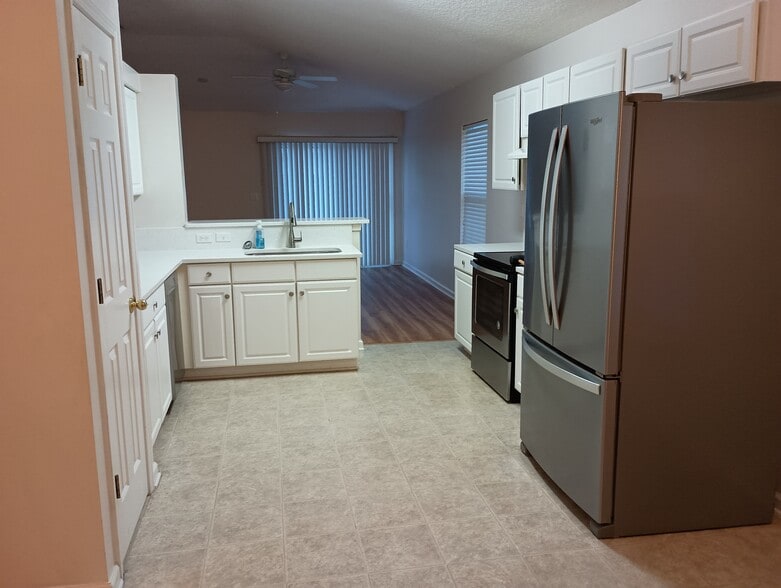 Building Photo - 1200 Woodchurch Ln