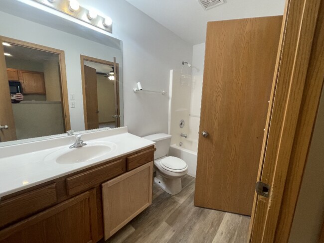 Building Photo - 1417-1417 Barnwood Dr