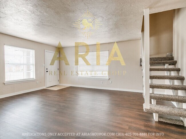 Building Photo - *639-641 Welston Cr.
