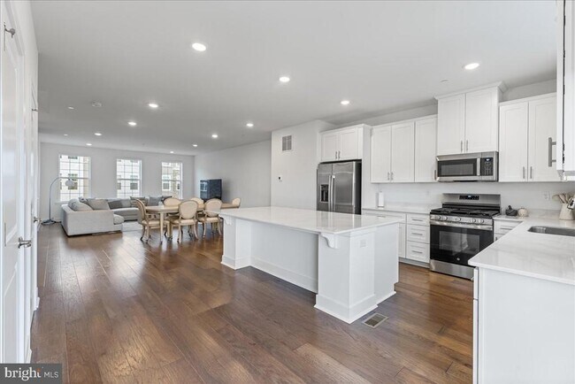 Building Photo - 122 ADA Hightower Ave