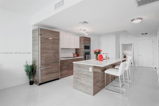 Building Photo - 460 NE 28th St