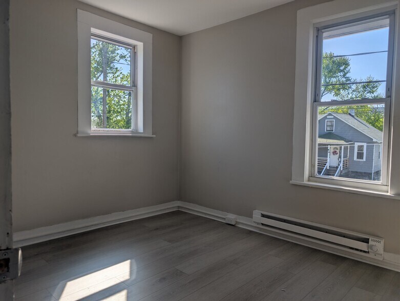 Building Photo - 500 Marion St