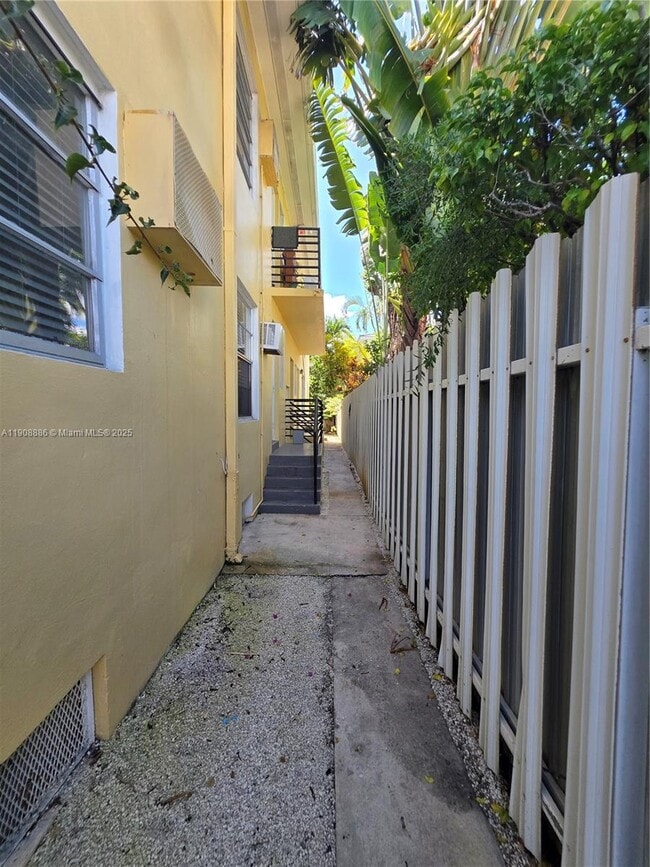 Building Photo - 8024 Harding Ave