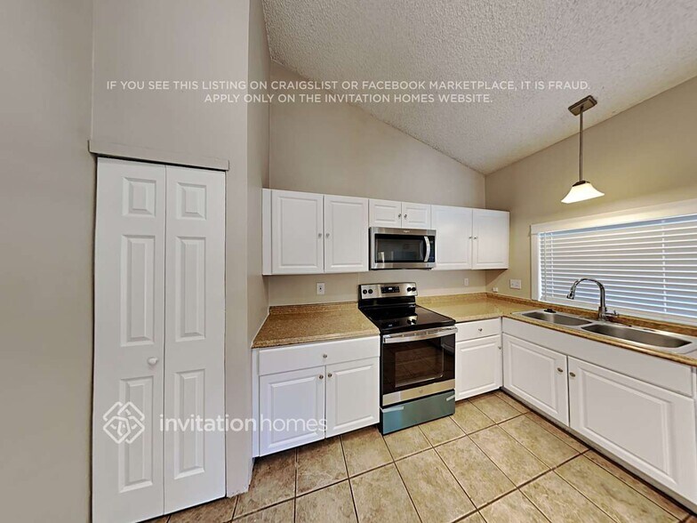 Building Photo - 17866 E Ada Dr