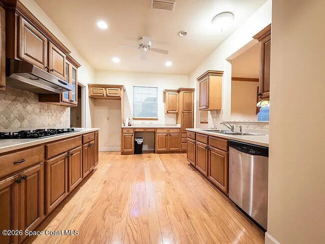 Building Photo - 760 Wintergreen Ln