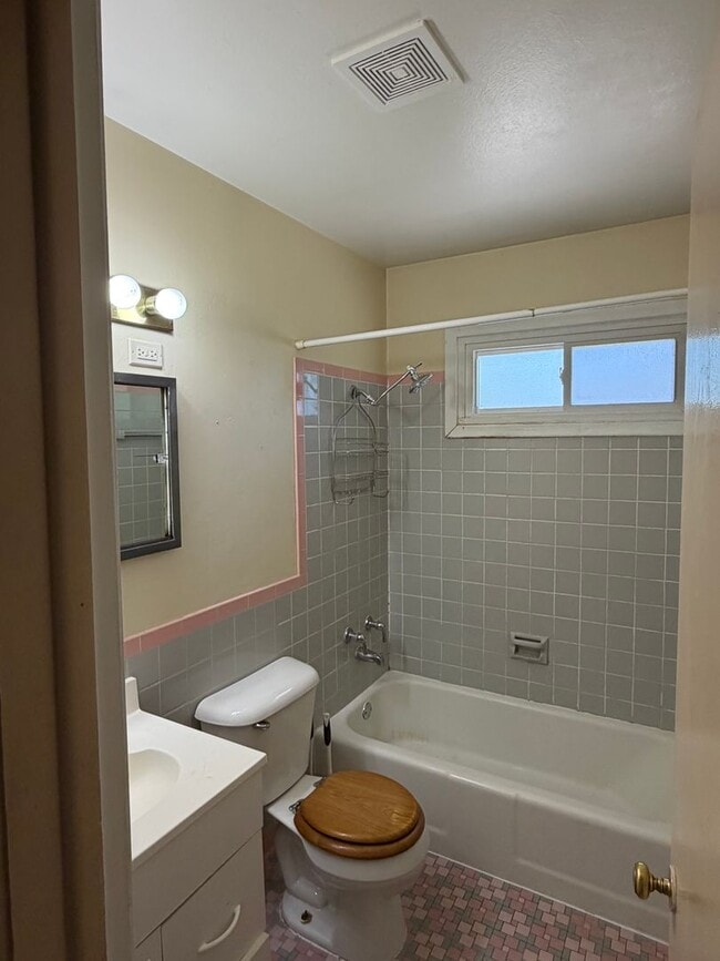 Building Photo - Hopkins Townhome for Rent