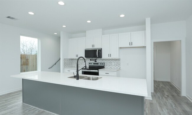 Building Photo - 9315 Ashville Dr