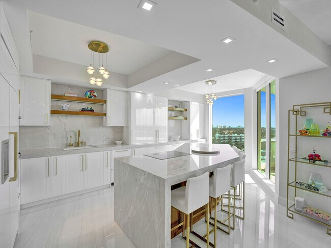 Building Photo - 411 N New River Dr E