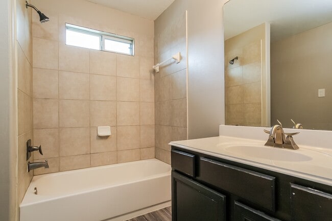 Building Photo - 5211 Clipper Hill Ct