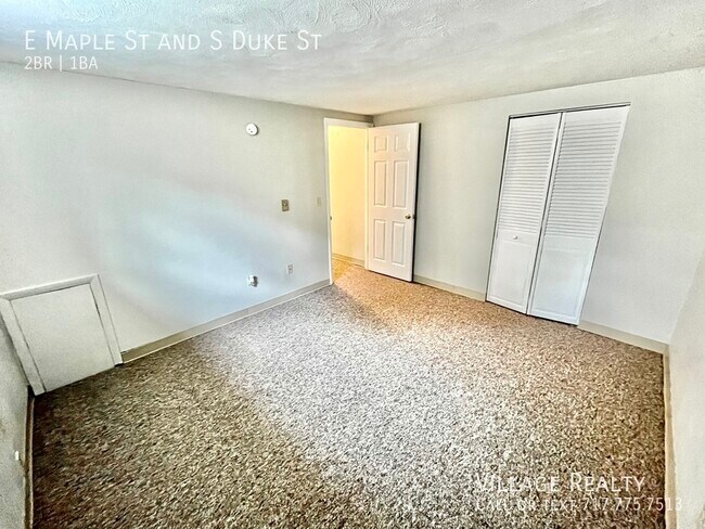 Building Photo - 461 E Maple St