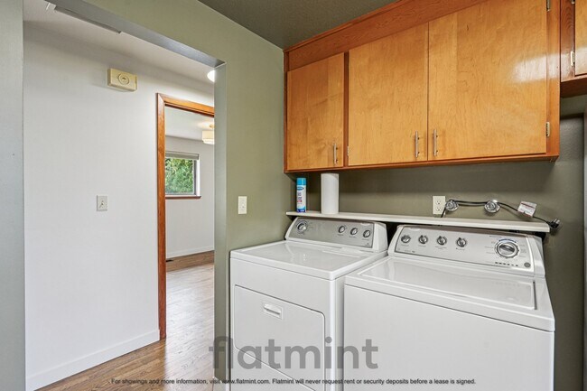 Building Photo - 32133 9th Ave S