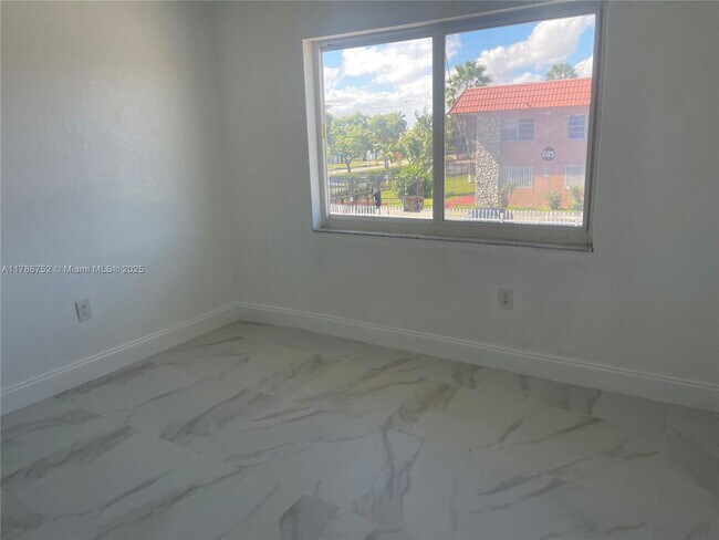 Building Photo - 505 NW 177th St
