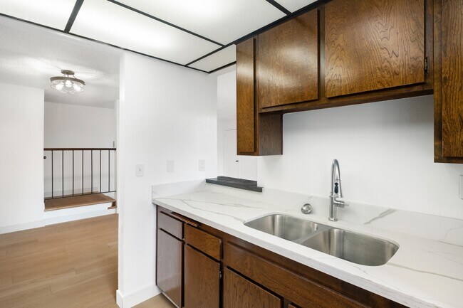 Building Photo - 1109 Summertime Ln