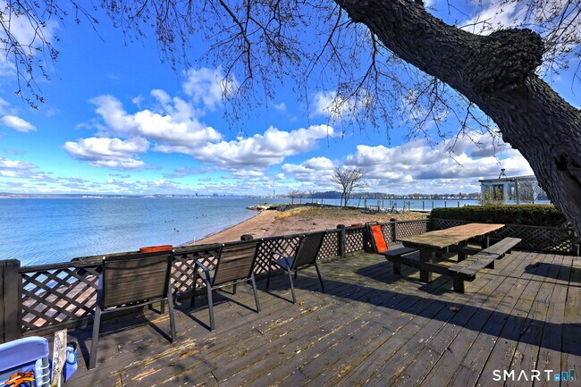 Building Photo - 1 Cora St