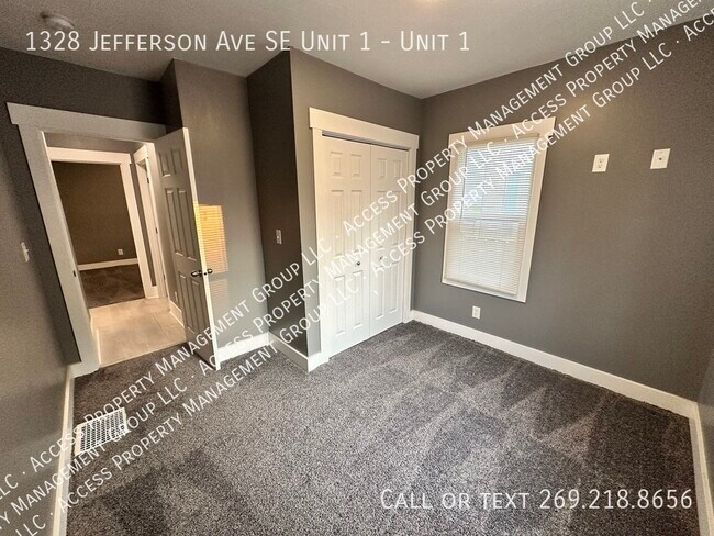 Building Photo - 1328 Jefferson Ave SE