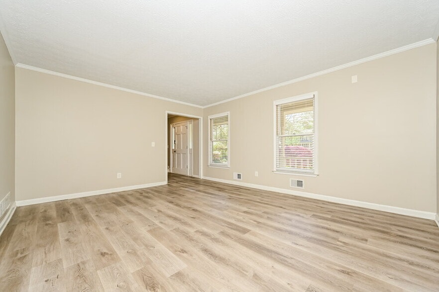 Building Photo - 120 Tanglewood Dr